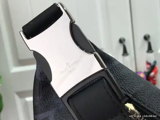 Official oldcobbler BUMBAG VUITTON DISCOVERY LOUIS 0705